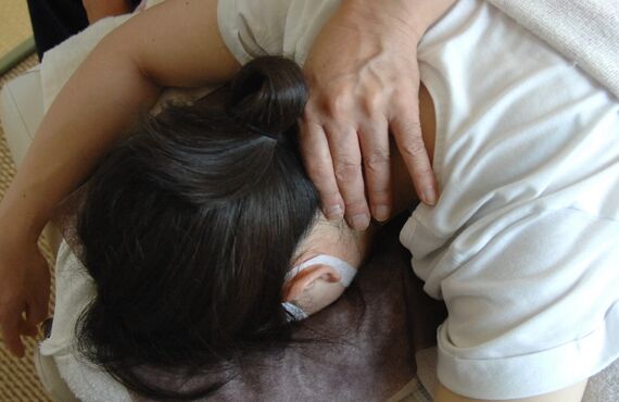 肩こりや首こりで悩んでいる。そんなに時は川口駅西口のボキボキならさない整体院　美康茶院ビコサ